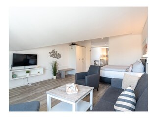 ... Wohn- und Schlafzimmer ...