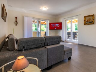 Helles und entspannendes Wohnzimmer.