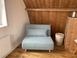 A sleeping chair for evt extra child.