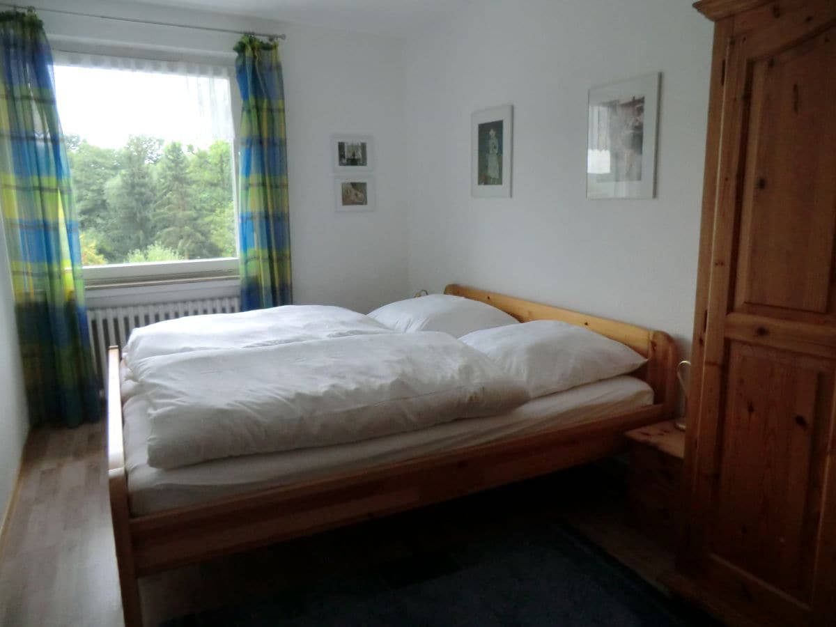 Schlafzimmer mit Doppelbett