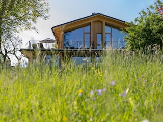 Hausansicht aus der Wiese