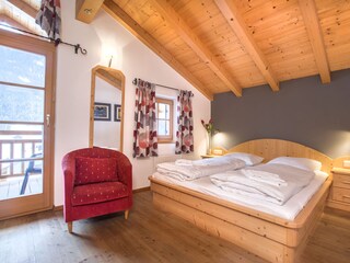 Sleepingroom 1, 2nd floor, with door to little terras