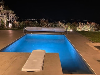 Beleuchteter Pool - toller Blick