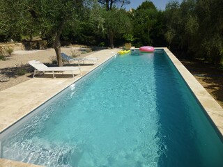 Toller langer schwimmpool