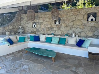 Mit Blick auf den pool