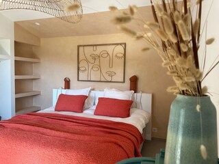 Schöne Schlafzimmer mit ensuite Bädern