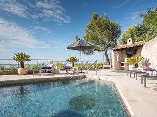 Pool und Poolhouse