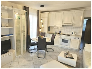 Küchenbereich mit Essgruppe