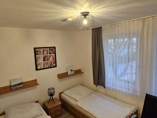 Schlafzimmer mit 2 Einzelbetten