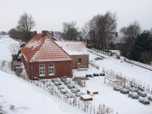 Ferienhaus "Uroma Jaaptje" im Deichhaus am Greetsieler Hafen - Greetsiel - image1