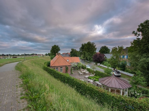 Ferienhaus "Uroma Jaaptje" im Deichhaus am Greetsieler Hafen