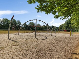 Einen Spielplatz für Kinder.
