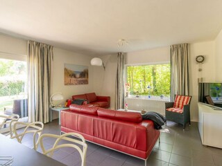 Die Sitzecke mit SMART TV