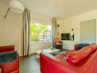 Die Sitzecke mit SMART TV