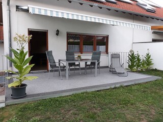 Terrasse mit Garten