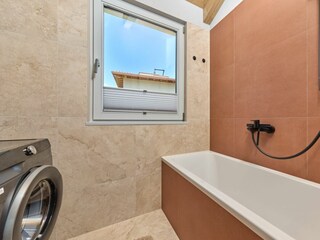 Bathroom "red/beige"