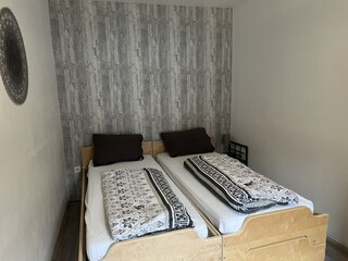 Schlafzimmer 1