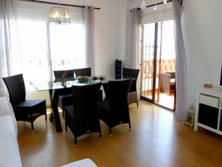 Wohnzimmer mit Balkon