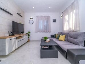Ferienhaus Holiday Home Bračuta- Two Bedroom Holiday Home with Pool - Pučišća - image1