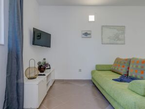 Maison de vacances Seaside Getaway Holiday Home with Patio Slatine - Three Bedroom Holiday Home - Slatine - image1
