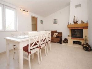 Ferienhaus Picturesque Escape Holiday Home with Pool and Sauna - Four Bedroom Holiday Home with Sauna and Pool - Kastel Novi - image1