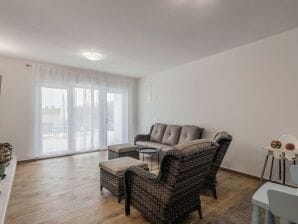 Ferienhaus Holiday Home Milutin 1 - Four Bedroom Holiday Home with Private Pool - Vrsi - image1