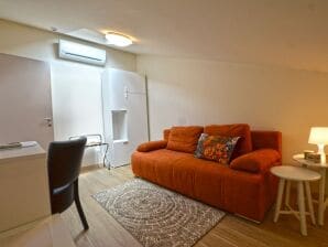 Wohnwagen Tranquil Getaway with Shared Pool in Bale - One Bedroom Apartment - Golaš - image1