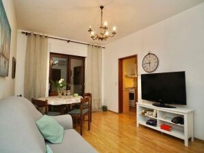 Three Bedroom Apartment with Terrace - Seget Vranjica - image1
