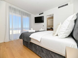 Villa Okrug Gornji Features 48