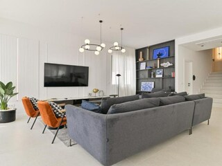 Villa Okrug Gornji Features 25