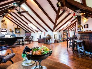 Ferienhaus Authentic Dalmatian Hillside Escape with Pool, Sauna & BBQ - Seven Bedroom Holiday Home - Zagvozd - image1