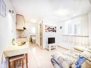 Apartment Povlja Ausstattung 1