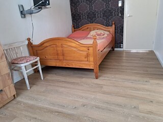 Schlafzimmer 1 Bett 1,40 x 2 M