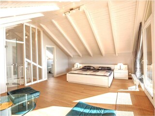 1. Schlafzimmer im DG