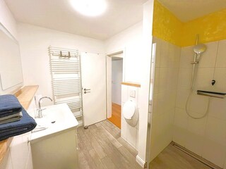 DU-Bad mit Urinal im Souterrin