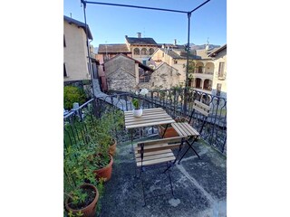 Balkon mit dem Zimmer verbunden