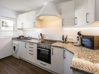 Küche mit Ausgang zum Patio