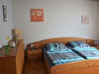 Schlafzimmer 1