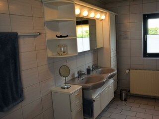 Badezimmer / Doppelwaschbecken