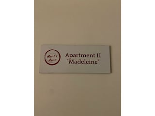 Schild Apartment Madeleine