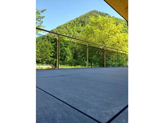 Blick von der Terrasse auf den Steyrsberg