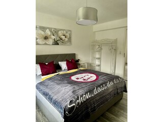 schlafzimmer seitlich ganz
