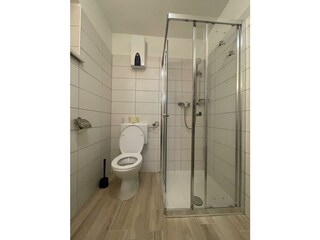 Badezimmer WC + Dusche