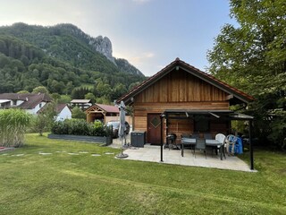 Sommeransicht mit Falkenstein im Hintergrund