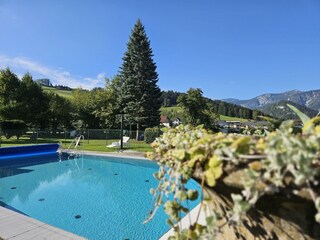 Pool mit Bergblick geöffnet von Juni bis September