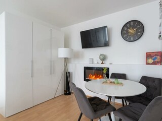 104337-352932-QmHxQtUZZl94AUr4oQqsqMWakzhnZb8owlkd