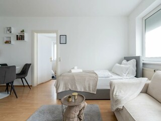 104337-352932-TepOi5fbwK5vWHH02PnzqaaQy - b - 7nFm