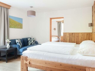 Doppelbett mit Couch