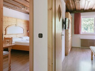 Zimmer mit Verbindungstür