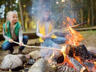 kids-lagerfeuer
